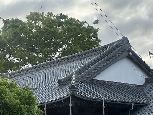 大棟の取り直しが完了した鉾田市の瓦屋根