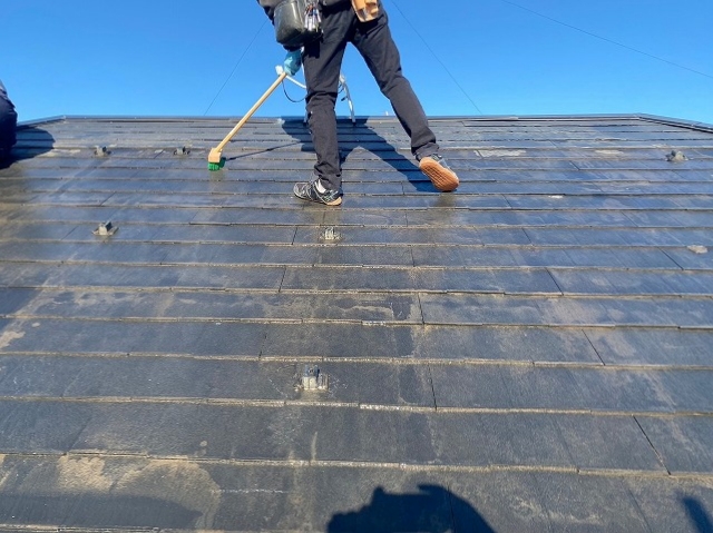 太陽光パネルを撤去後の屋根の清掃