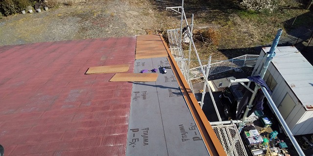 スレート屋根補修張り始め
