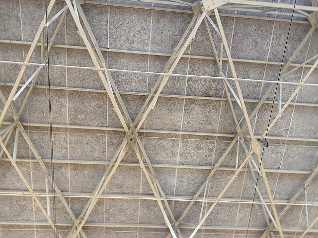 茨城県内の体育施設の天井