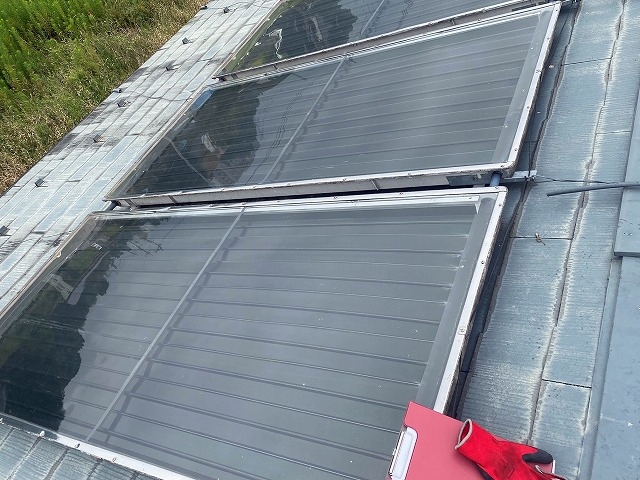 撤去依頼のソーラーシステム型太陽熱温水器の集熱器