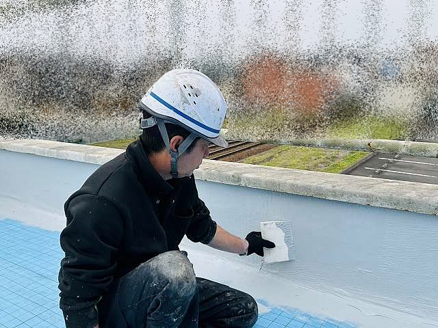 ウレタン防水工事に使用するDSカラーゼロ