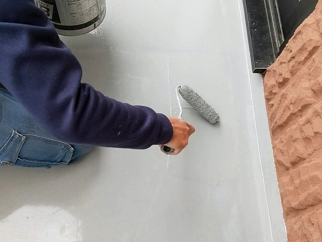 ベランダウレタン防水トップコート塗布