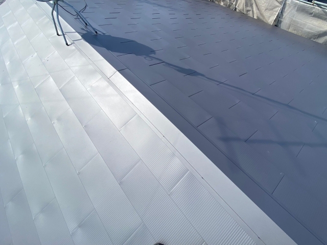 スレート屋根をガルバリウム鋼板製屋根でカバー