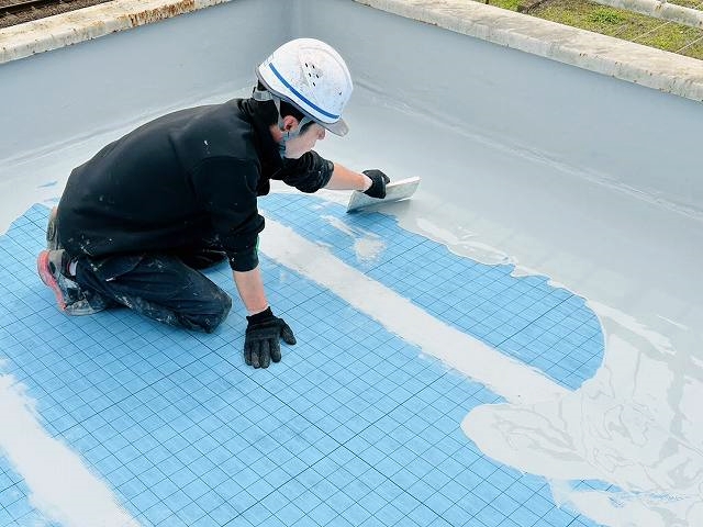 平場のウレタン防水塗料1層目