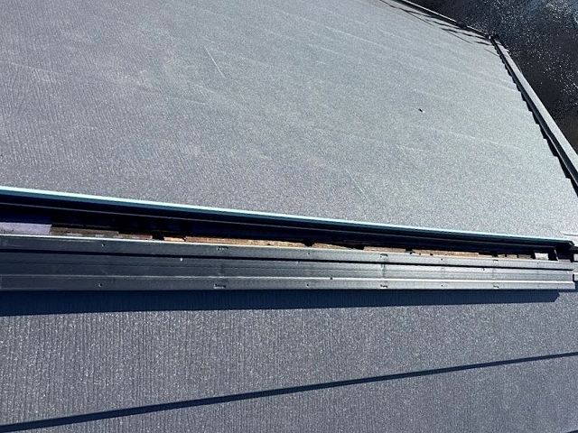 構造材を傷めないよう換気棟の設置場所を慎重に調整