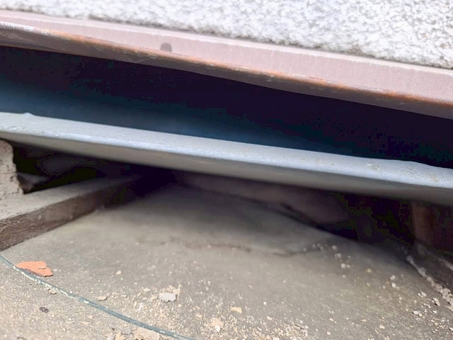 雨漏りにつながる不具合が見つかった壁際部