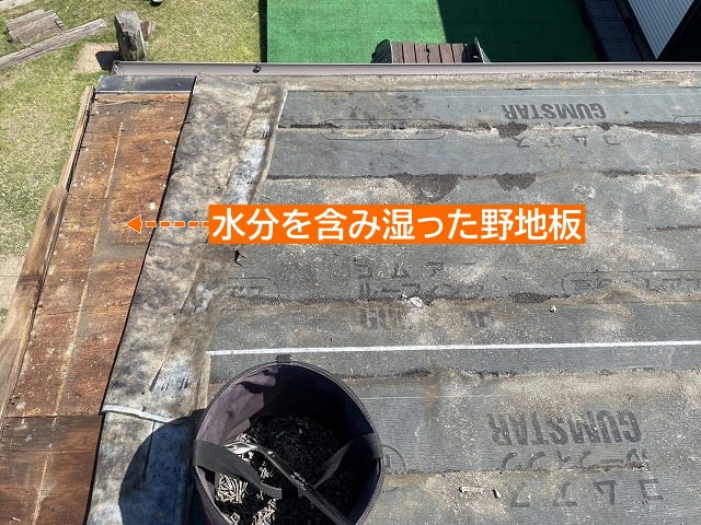 鉾田市で雨漏りしていたコロニアル屋根を撤去し野地板の増し張り補強