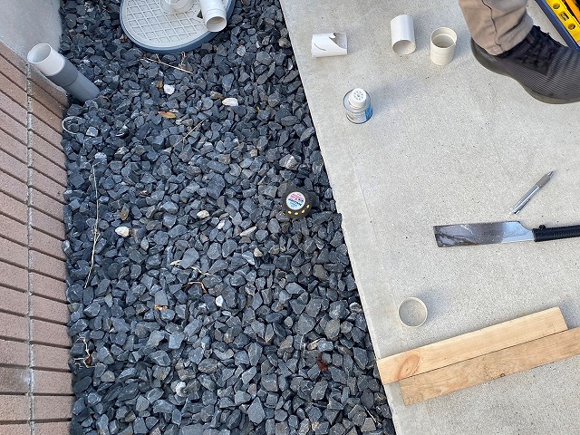 雨樋補修工事に使用した道具と切断した破損雨樋