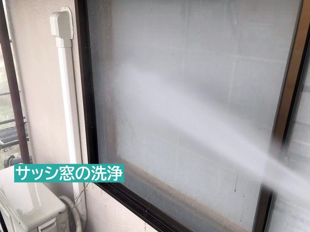 サッシ窓の高圧洗浄はサービス