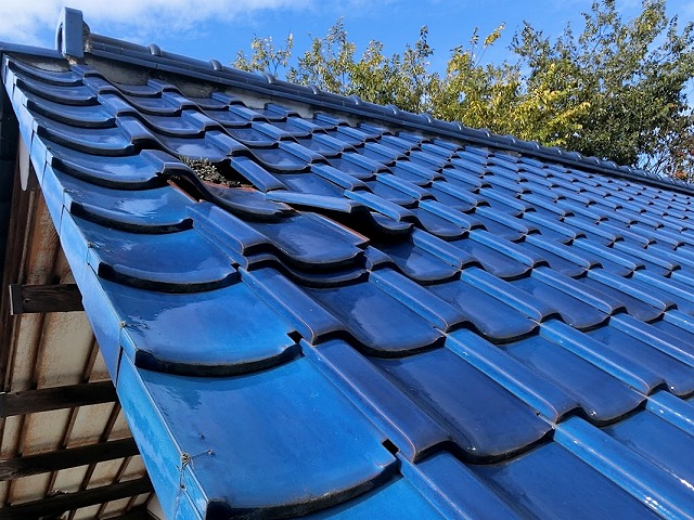 瓦がズレた箇所だけを直すと考えるのは危険