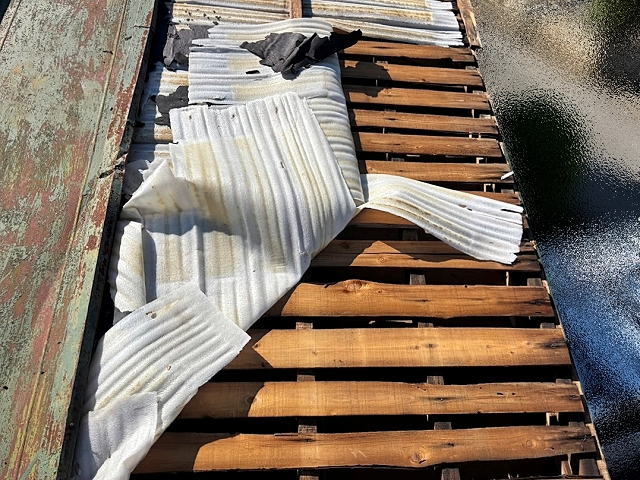 バラ板を使用した野地板は隙間がある構造