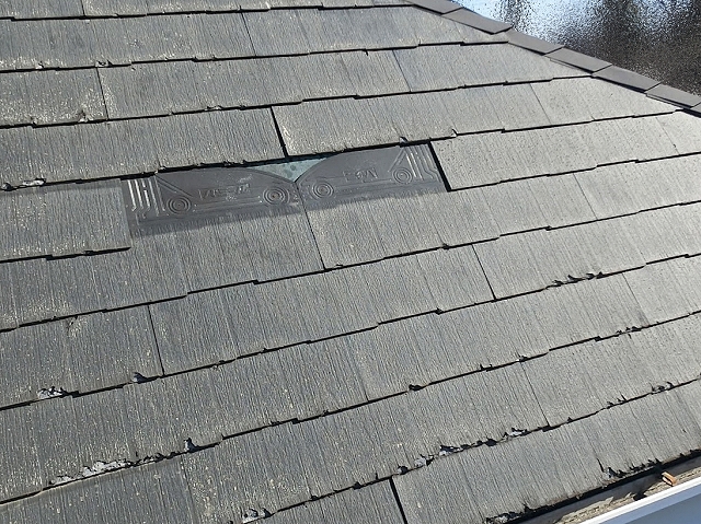 一枚の屋根材の落下がきっかけで判明した屋根全体の層間剥離