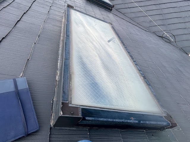 水戸市　強風後の天窓から雨漏り　施工前の写真