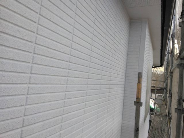 下塗り工程が完了した筑西市の外壁