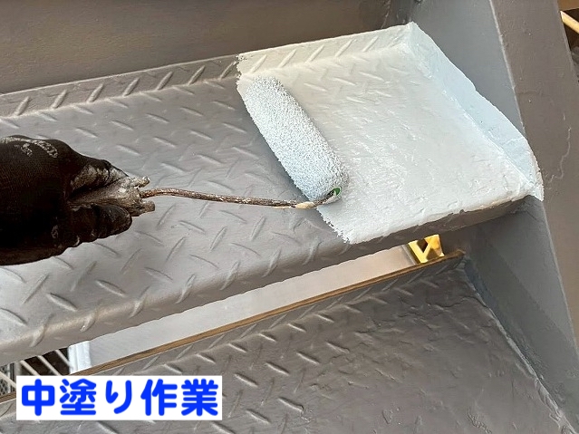 日立市のアパートの外階段にはフッ素塗料を使用