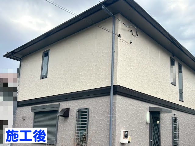 水戸市　グレージュ外壁に合う軒天色で塗装　施工後の写真