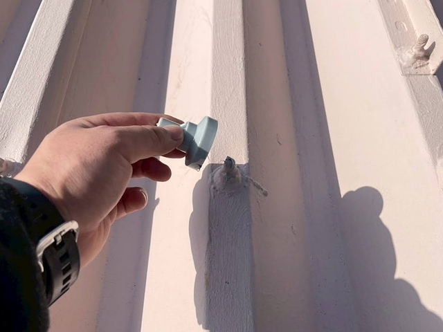 ボルトキャップを取り付けることで屋根全体の耐久性を支える