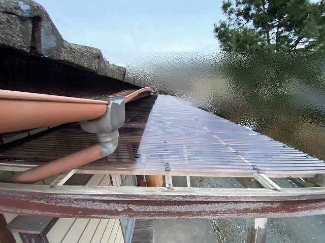ポリカ波板を設置したテラス屋根