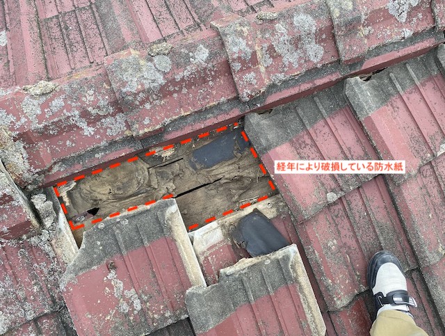 茨城町で雨漏り修理の問合せ！屋根の破損が激しく葺き替えが必要な状態
