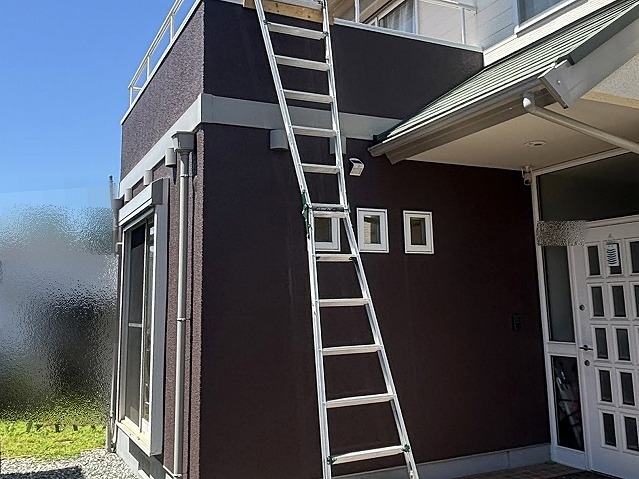 日立市の雨漏りにより構造部分が腐食した外壁