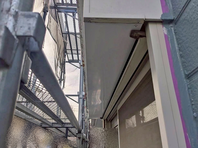 ひたちなか市の穴の空いたシャッターボックスをガルバリウム板金で修繕