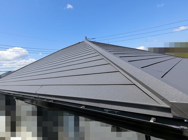 SGL鋼板を使用した屋根葺き替え工事が完了した常陸太田市の屋根