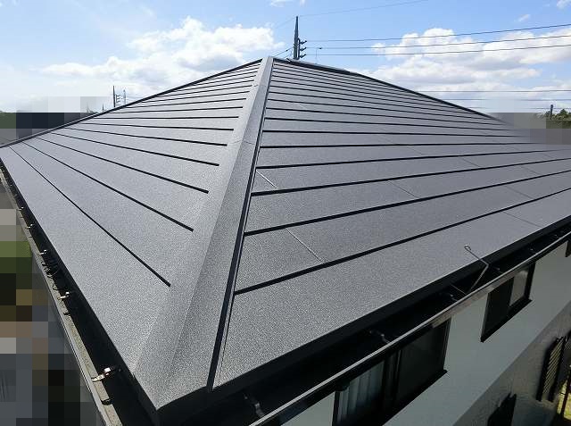 スーパーガルテクトで葺き替えた常陸太田市の寄棟屋根