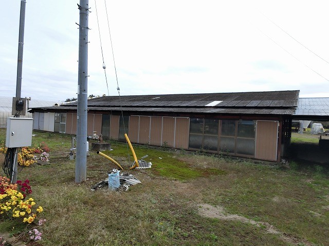 小美玉市の倉庫、石綿スレート屋根が台風で飛散した倉庫に現場調査でお伺いしました際に撮った屋根補修画像