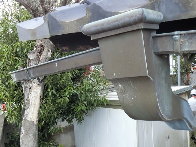 台風被害を受けた平4号銅軒樋