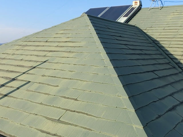 古河市のモスグリーン色のコロニアル屋根材