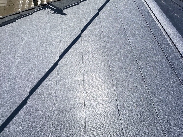 笠間市雨漏りセメント屋根よりスーパーガルテクトに葺き替え