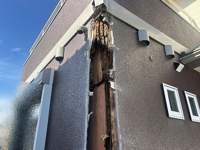 内部の構造材まで傷んでいると雨漏り修理工事の規模が大きくなりやすい