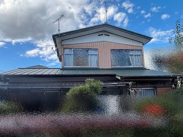 水戸市で陥没した屋根を軽量の立平葺きで雨漏りを解消