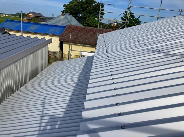 稲敷市で屋根カバー工事と外壁張替え工事を行ったお客様の完工写真