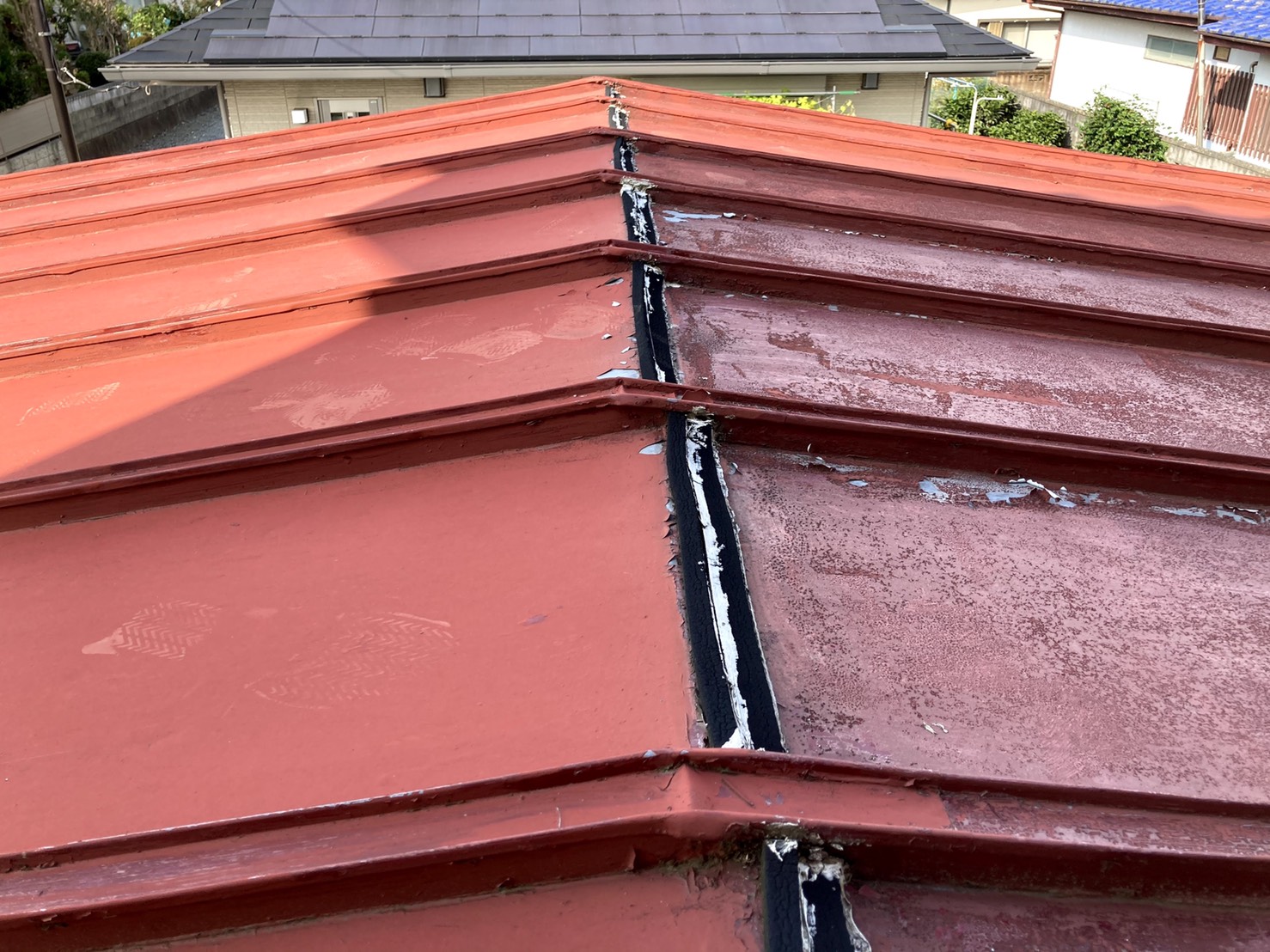 カバー工法が施される前の瓦棒屋根