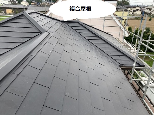 ガルバリウム鋼板でカバー工法を行った複合屋根
