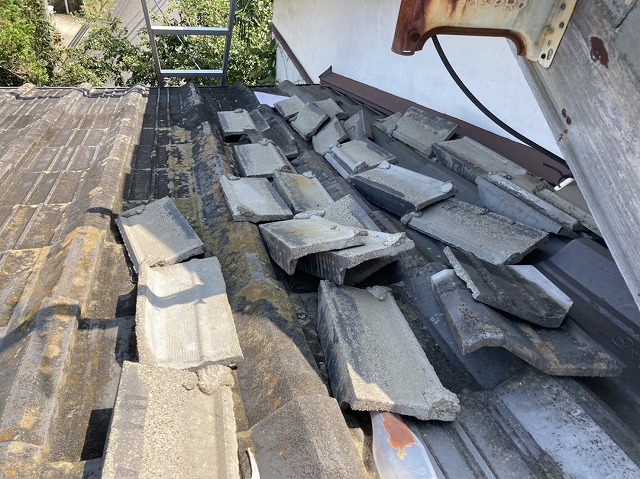 のし瓦が大量に脱落している茨城町の屋根