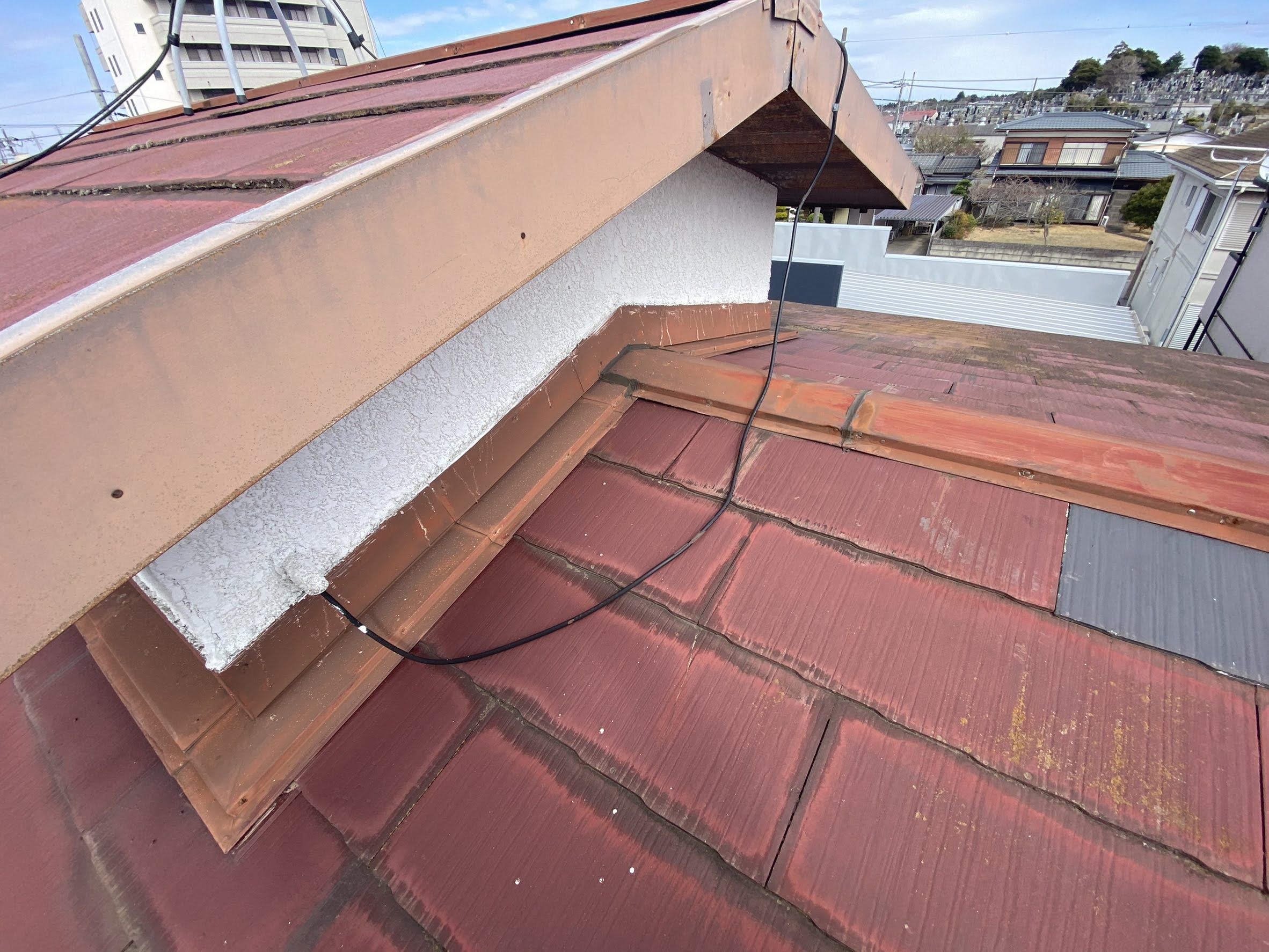 カバー工法をする前のスレート屋根