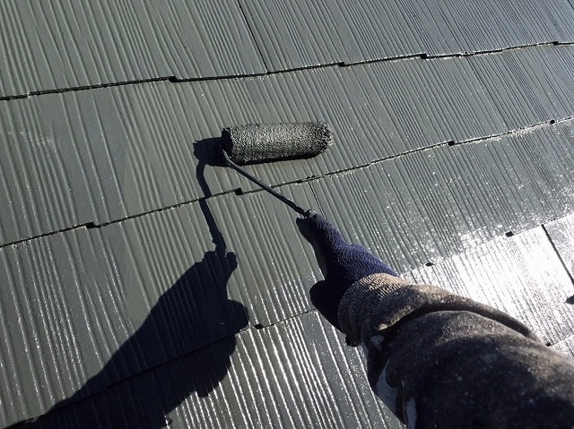 コロニアル屋根塗装上塗り開始