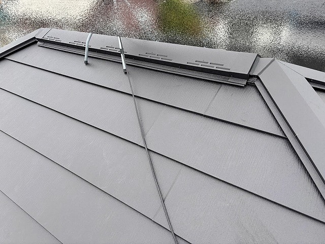 換気用の部材の換気棟の取り付けが完了