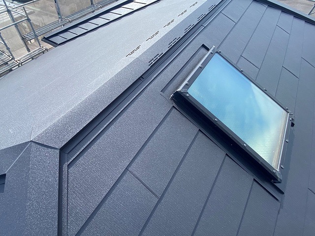 スーパーガルテクトでの葺き替えで軽量化された屋根