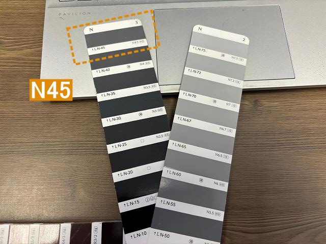 日本塗料工業会のN45色のポケットサンプル