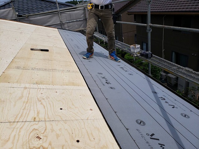 葺き替え屋根工事の為の下地作り