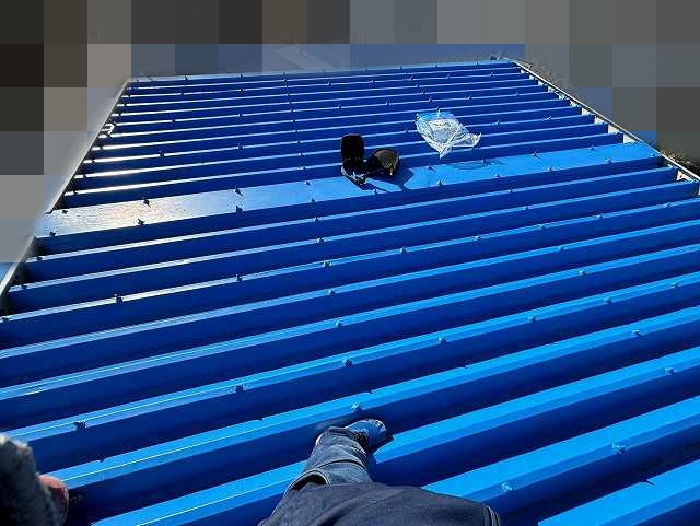 ブルーシートをかける前の折板屋根