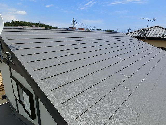 セキスイかわらUからスーパーガルテクトに屋根葺き替え工事が完了しました